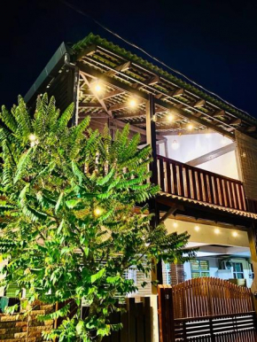 Wooden House Penang By The Bukit 4R3B 10Pax with Netflix & WiFi